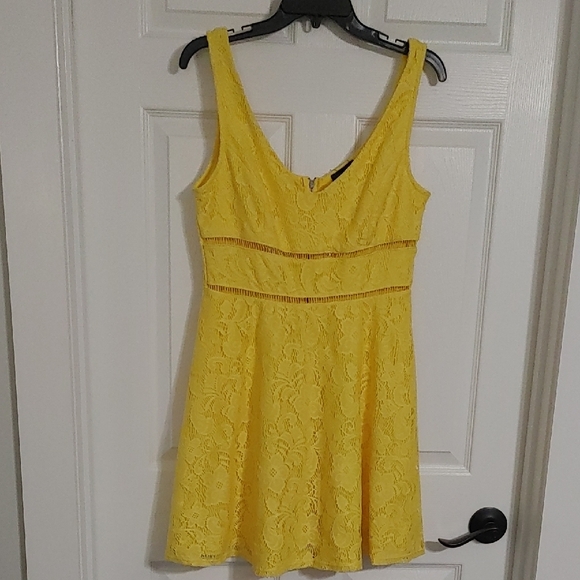 BeBop Dresses & Skirts - bebop Yellow Lace Sundress - Women sz Lg Laser-cut detail to waistline Lined EUC